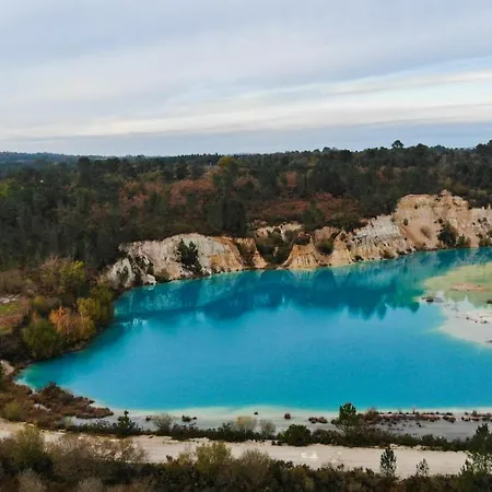 Les Volets Bleus * Sauvignac